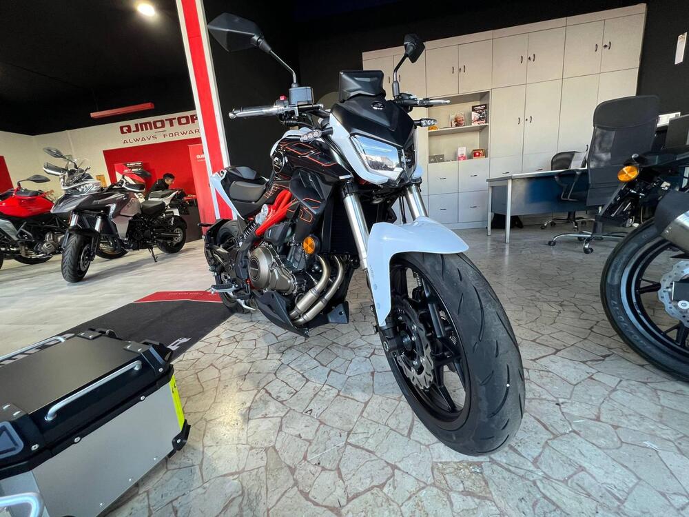 QJ Motor SRK 400 (2023 - 25)