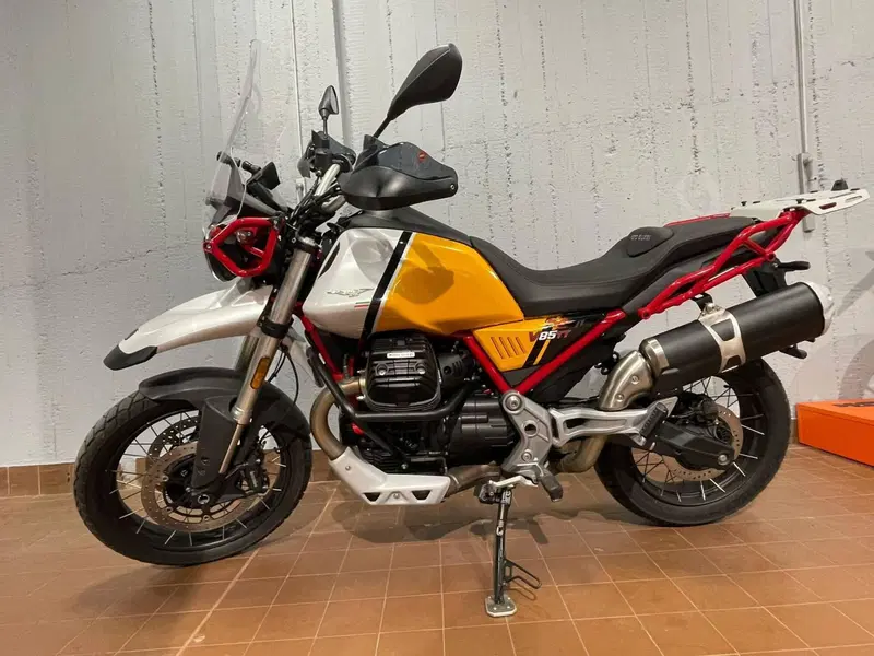 Moto Guzzi V85 TT Evocative Graphics (2021 - 23)