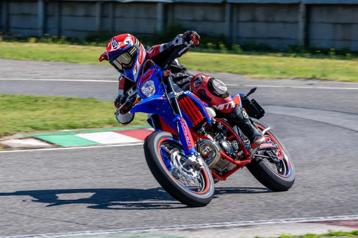 Beta RR 50 e RR 125 Motard TEST: 2 tempi vs 4 tempi, in pista! [VIDEO E GALLERY] (2)
