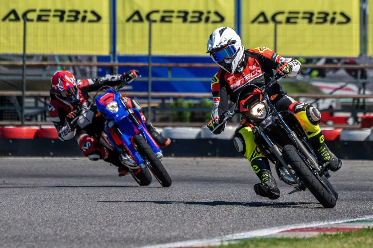 Beta RR 50 e RR 125 Motard TEST: 2 tempi vs 4 tempi, in pista! [VIDEO E GALLERY] (4)