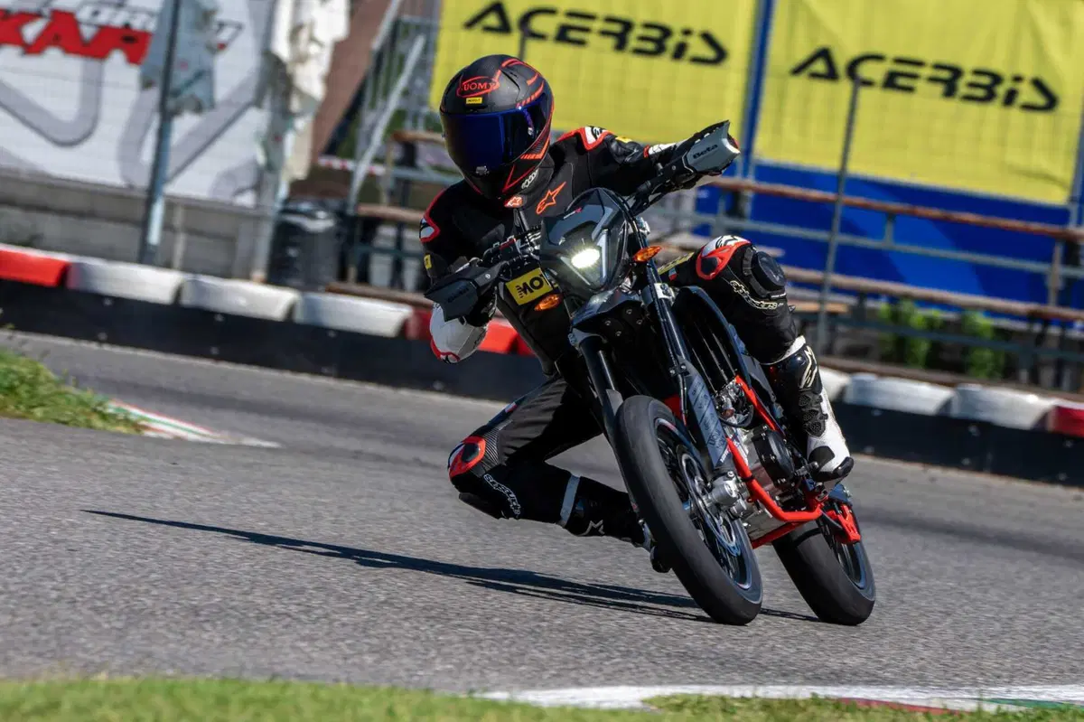 Beta RR 50 e RR 125 Motard TEST: 2 tempi vs 4 tempi, in pista! [VIDEO E GALLERY] (6)