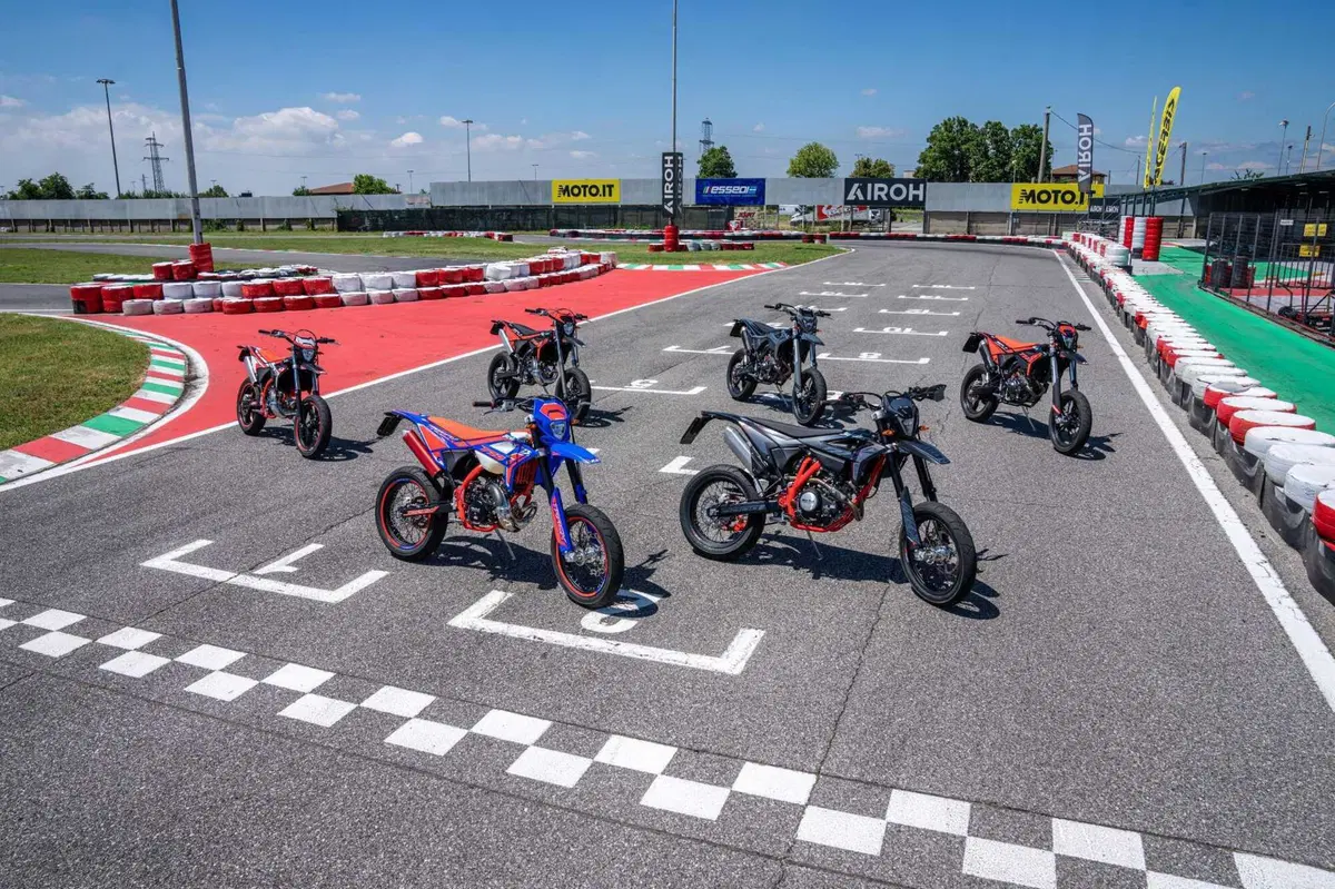 Beta RR 50 e RR 125 Motard TEST: 2 tempi vs 4 tempi, in pista! [VIDEO E GALLERY] (11)