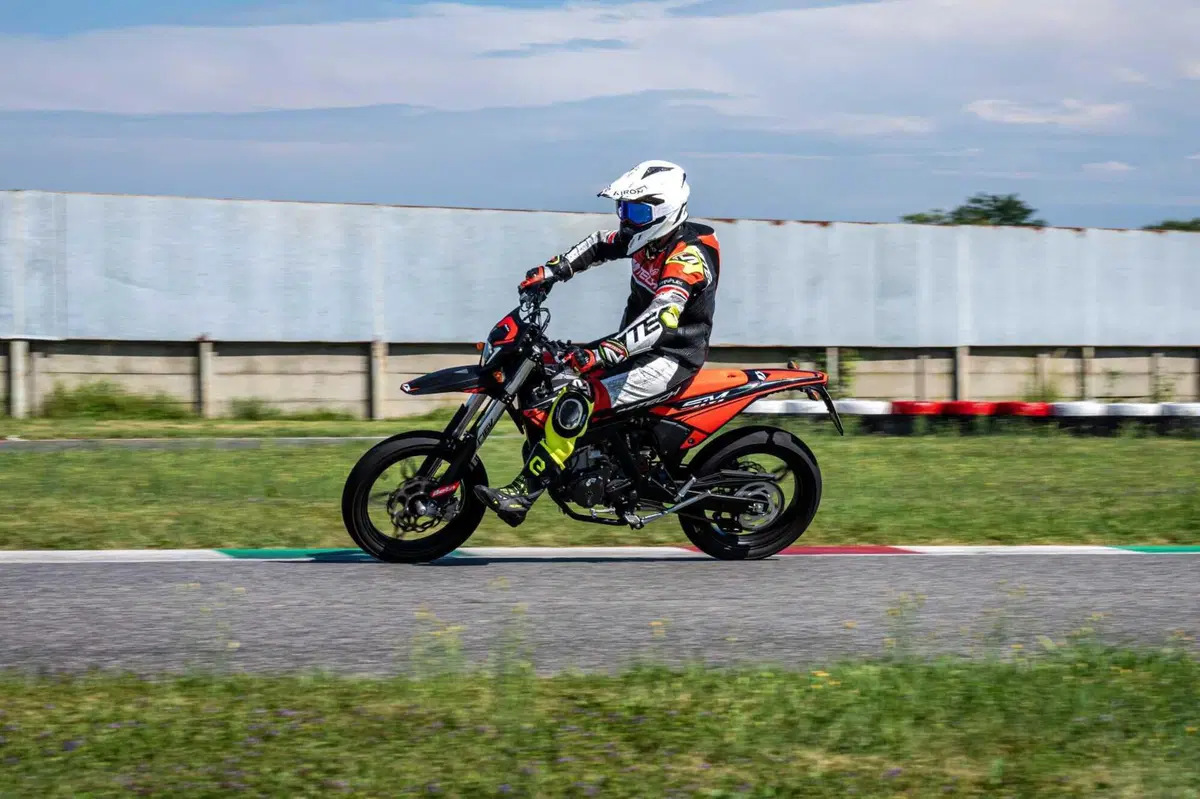 Beta RR 50 e RR 125 Motard TEST: 2 tempi vs 4 tempi, in pista! [VIDEO E GALLERY] (15)