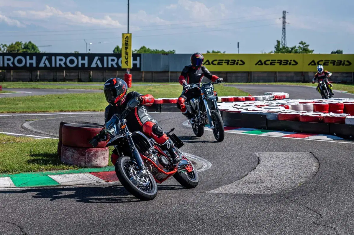 Beta RR 50 e RR 125 Motard TEST: 2 tempi vs 4 tempi, in pista! [VIDEO E GALLERY] (18)