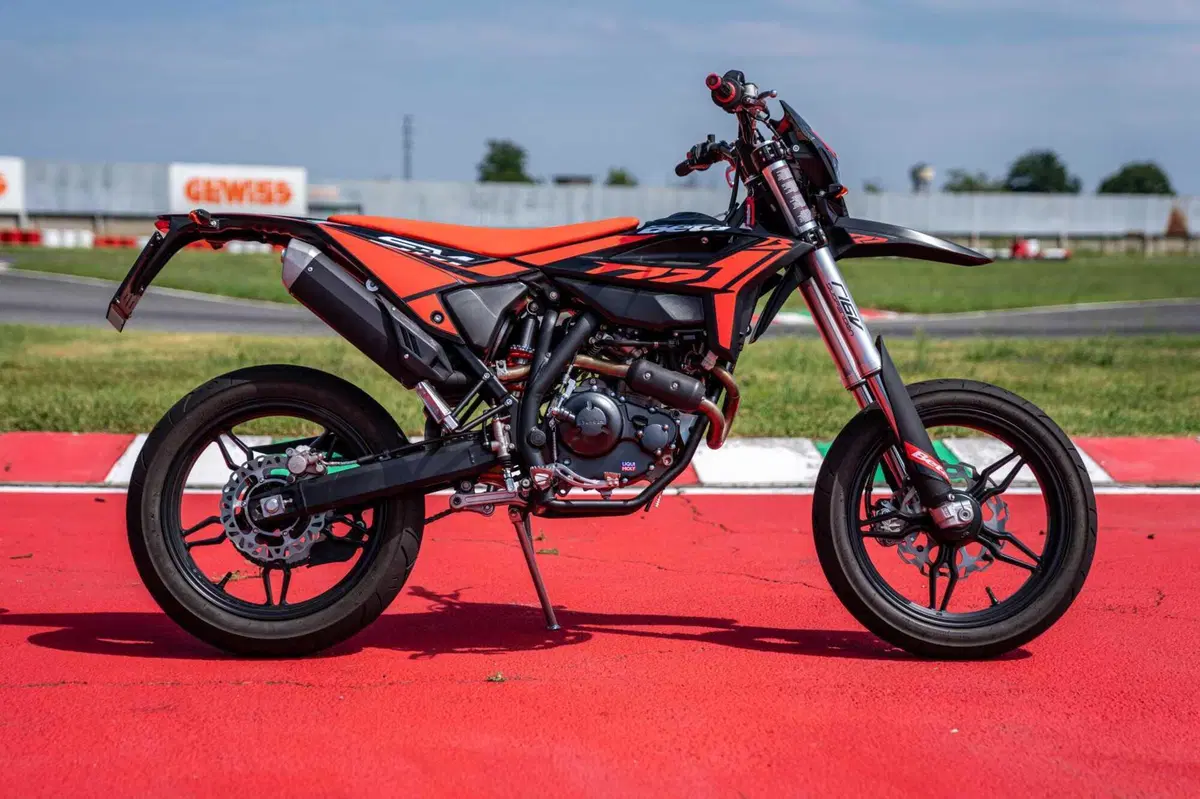 Beta RR 50 e RR 125 Motard TEST: 2 tempi vs 4 tempi, in pista! [VIDEO E GALLERY] (24)