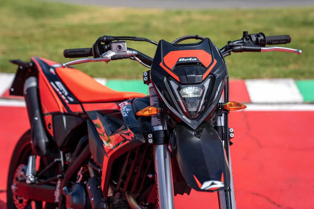Beta RR 50 e RR 125 Motard TEST: 2 tempi vs 4 tempi, in pista! [VIDEO E GALLERY] (27)