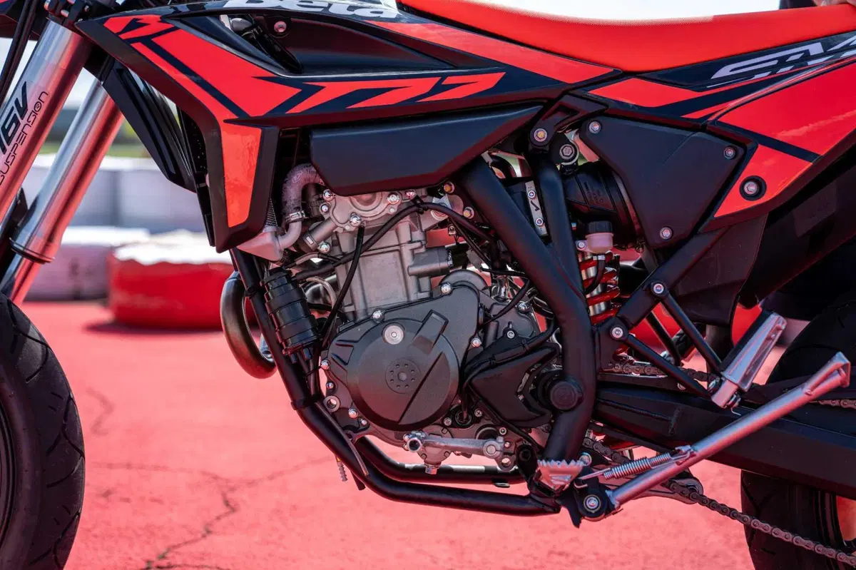 Beta RR 50 e RR 125 Motard TEST: 2 tempi vs 4 tempi, in pista! [VIDEO E GALLERY] (28)