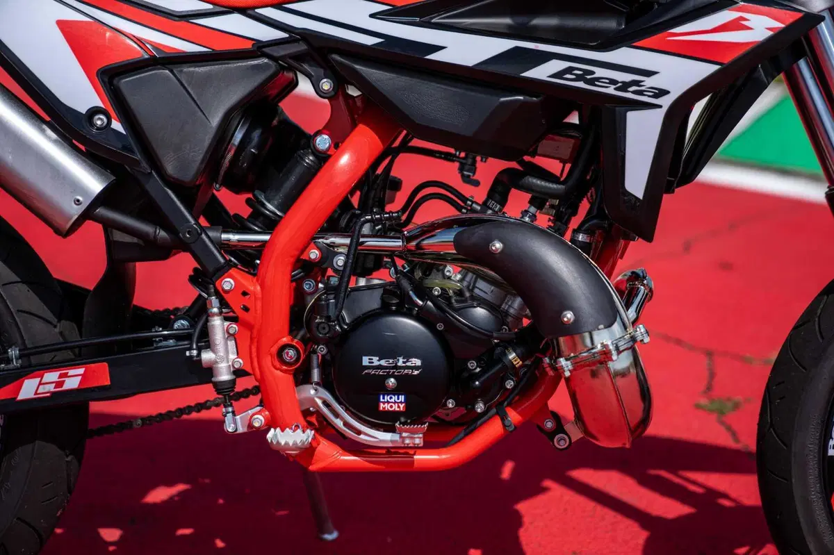 Beta RR 50 e RR 125 Motard TEST: 2 tempi vs 4 tempi, in pista! [VIDEO E GALLERY] (32)
