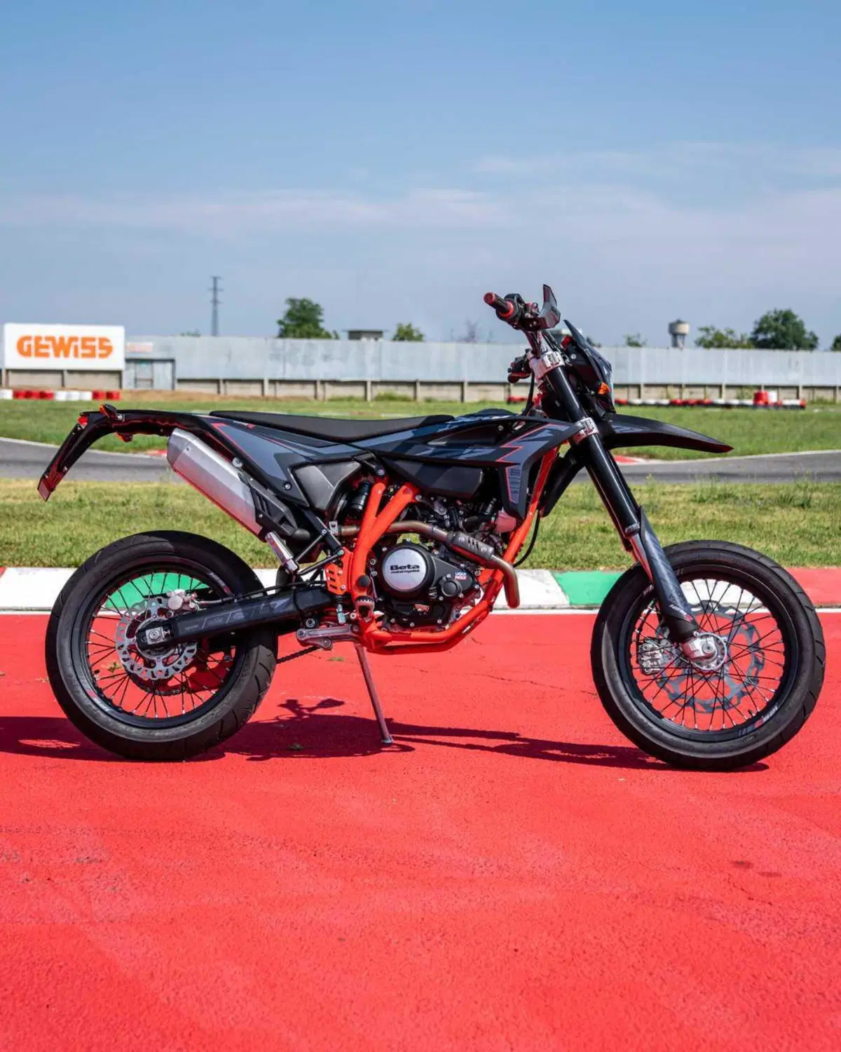 Beta RR 50 e RR 125 Motard TEST: 2 tempi vs 4 tempi, in pista! [VIDEO E GALLERY] (43)