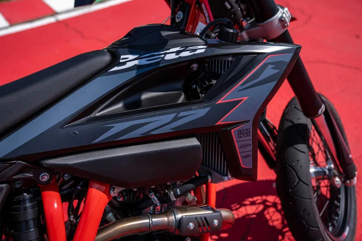 Beta RR 50 e RR 125 Motard TEST: 2 tempi vs 4 tempi, in pista! [VIDEO E GALLERY] (48)