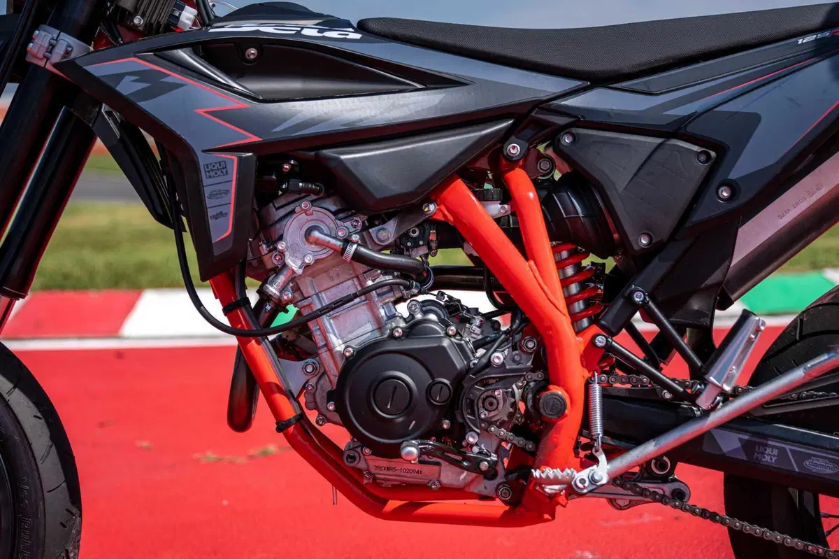 Beta RR 50 e RR 125 Motard TEST: 2 tempi vs 4 tempi, in pista! [VIDEO E GALLERY] (54)