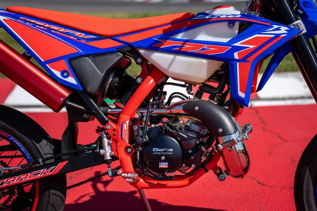Beta RR 50 e RR 125 Motard TEST: 2 tempi vs 4 tempi, in pista! [VIDEO E GALLERY] (55)