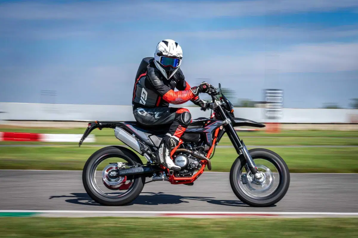 Beta RR 50 e RR 125 Motard TEST: 2 tempi vs 4 tempi, in pista! [VIDEO E GALLERY] (58)