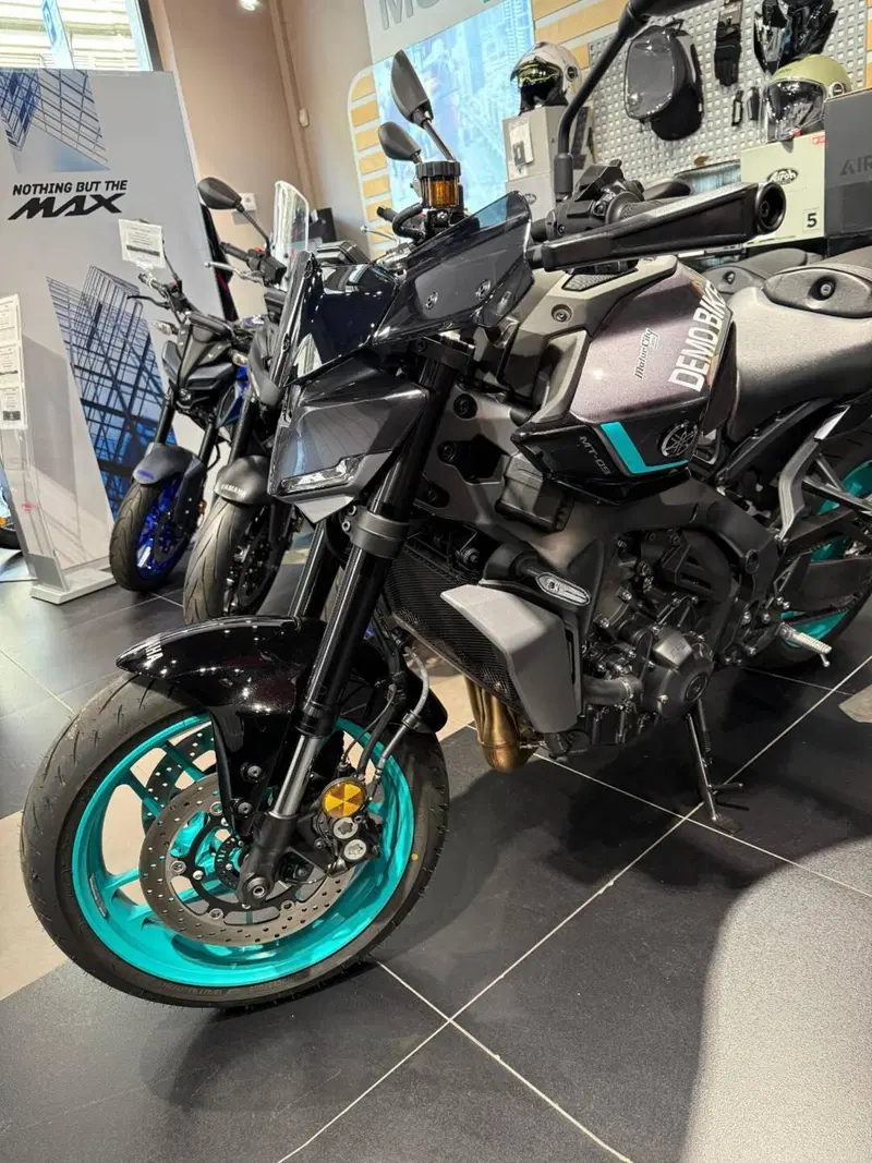 Yamaha MT-09 Y-AMT (2024 - 26) (2)