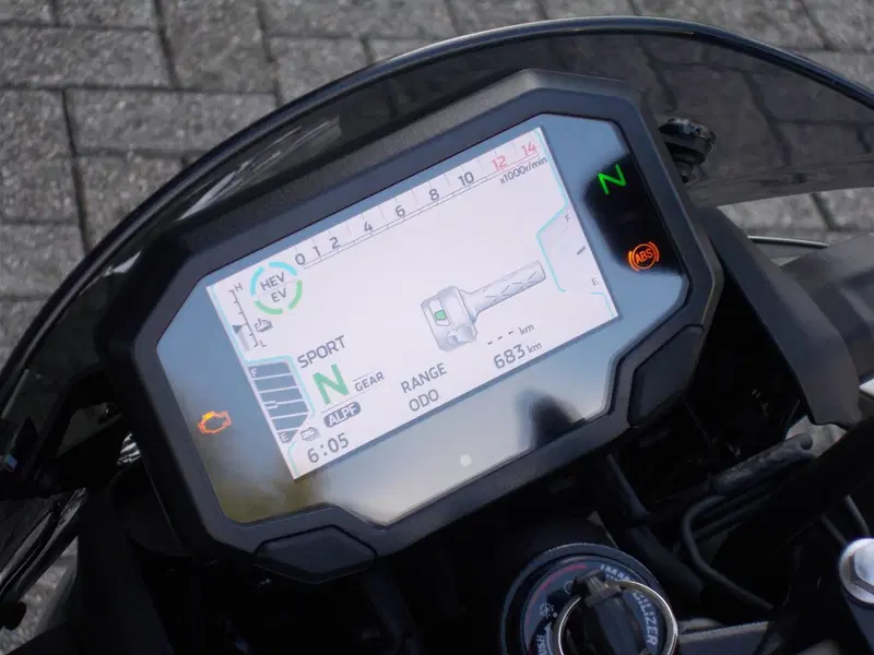 Kawasaki Z7 Hybrid (2024 - 26) (6)