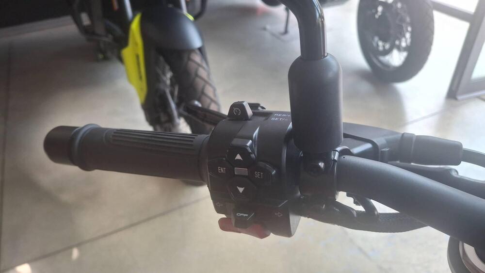 QJ Motor SRK 800 (2025) (5)