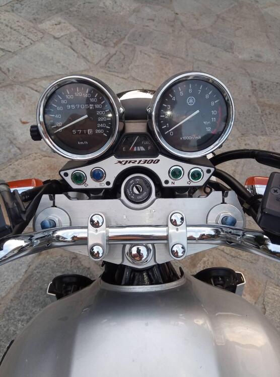 Yamaha XJR 1300 (1999 - 02) (4)