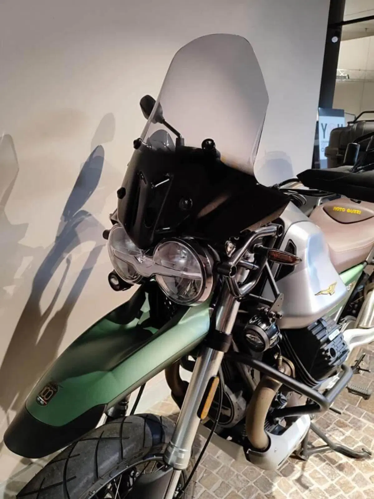 Moto Guzzi V85 TT Centenario (2021 - 22) (7)