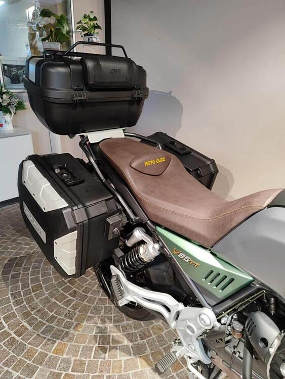 Moto Guzzi V85 TT Centenario (2021 - 22) (4)
