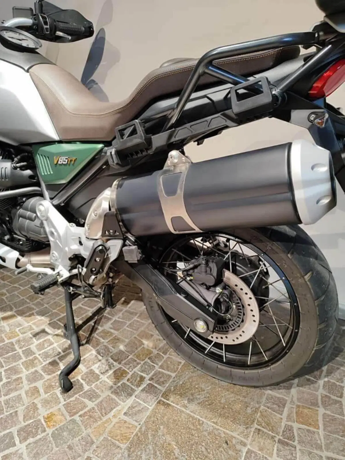 Moto Guzzi V85 TT Centenario (2021 - 22) (10)