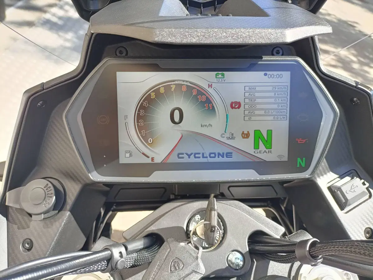 Cyclone RX600 (2025 - 26) (9)