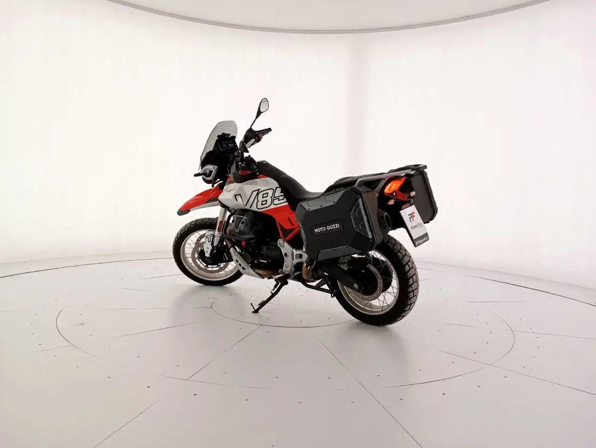 Moto Guzzi V85 TT (2024 - 26) (3)