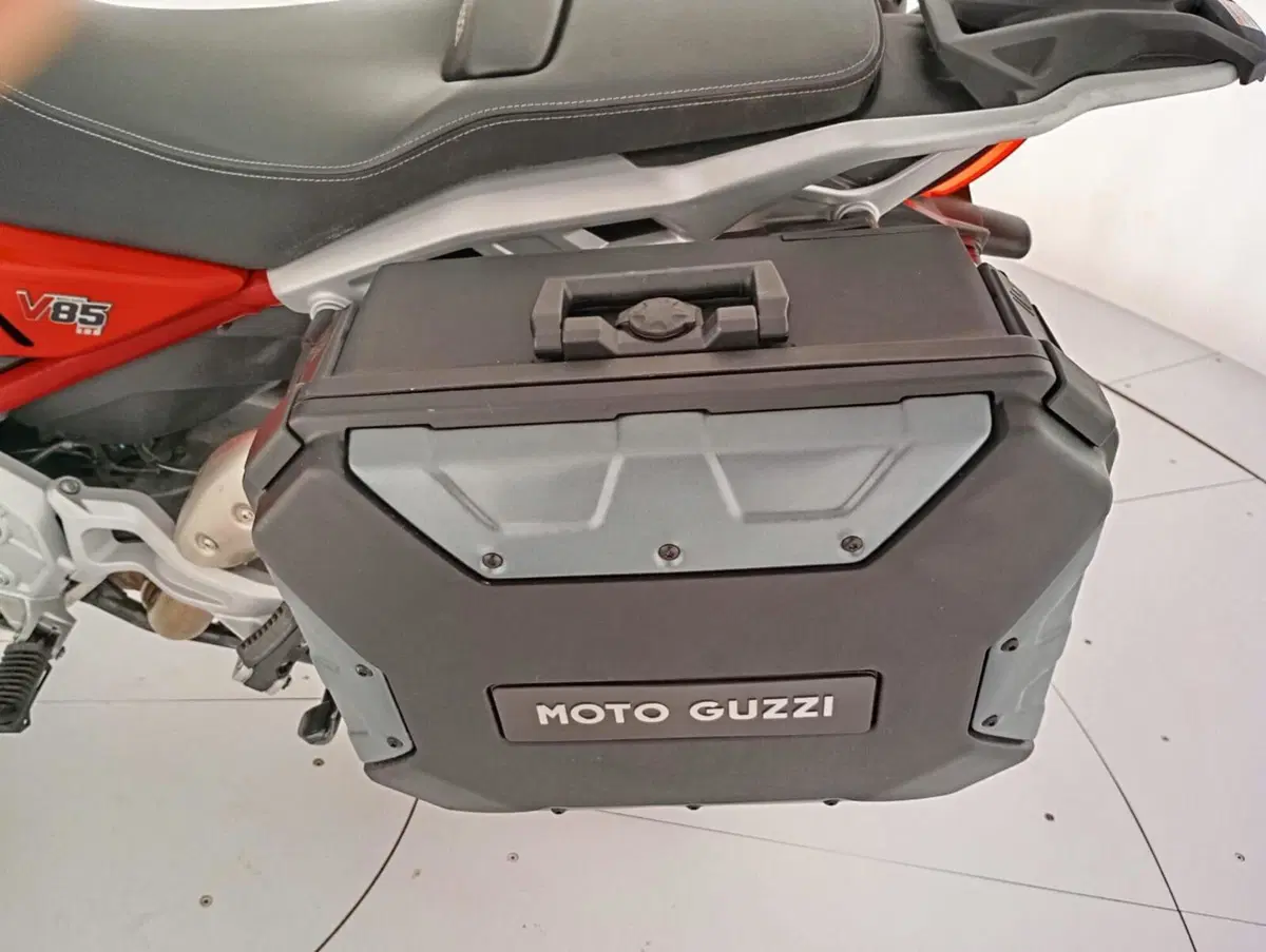 Moto Guzzi V85 TT (2024 - 26) (10)