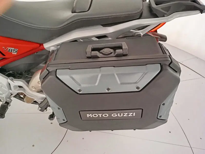 Moto Guzzi V85 TT (2024 - 26) (10)