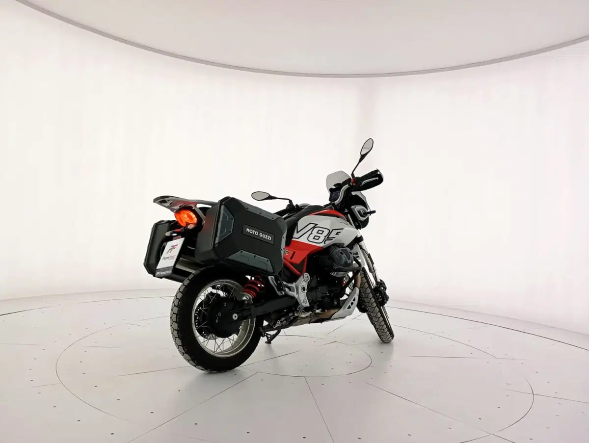 Moto Guzzi V85 TT (2024 - 26) (4)