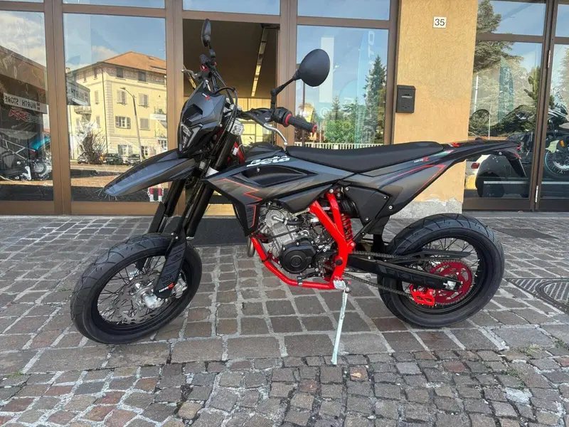 Betamotor RR 125 4T Motard R (2025 - 26) (2)