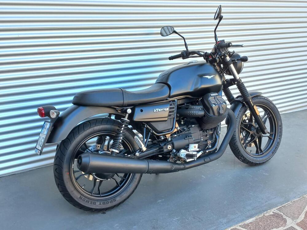 Moto Guzzi V7 III Stone (2017 - 20) (3)