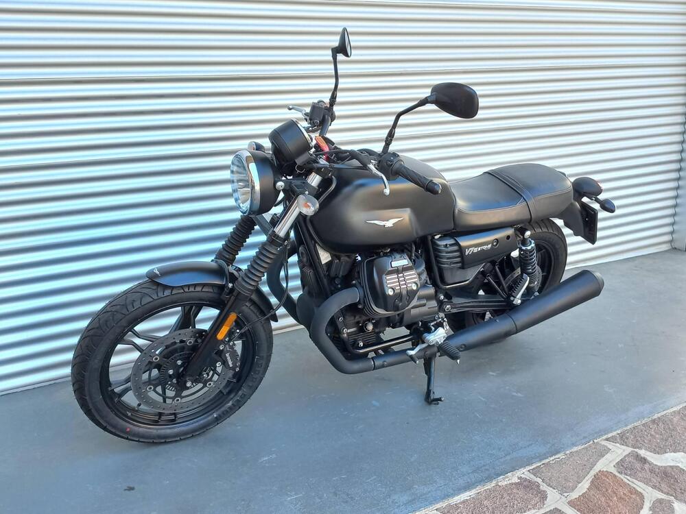 Moto Guzzi V7 III Stone (2017 - 20) (5)