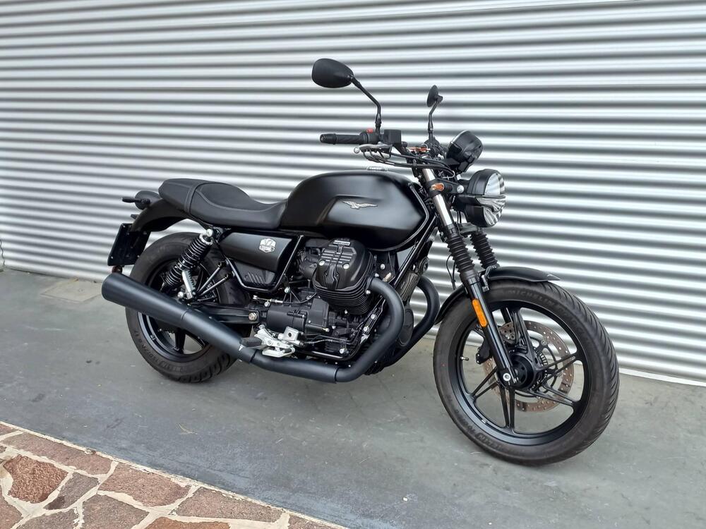 Moto Guzzi V7 Stone (2021 - 24) (4)