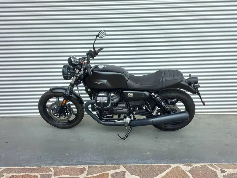 Moto Guzzi V7 Stone (2021 - 24) (6)