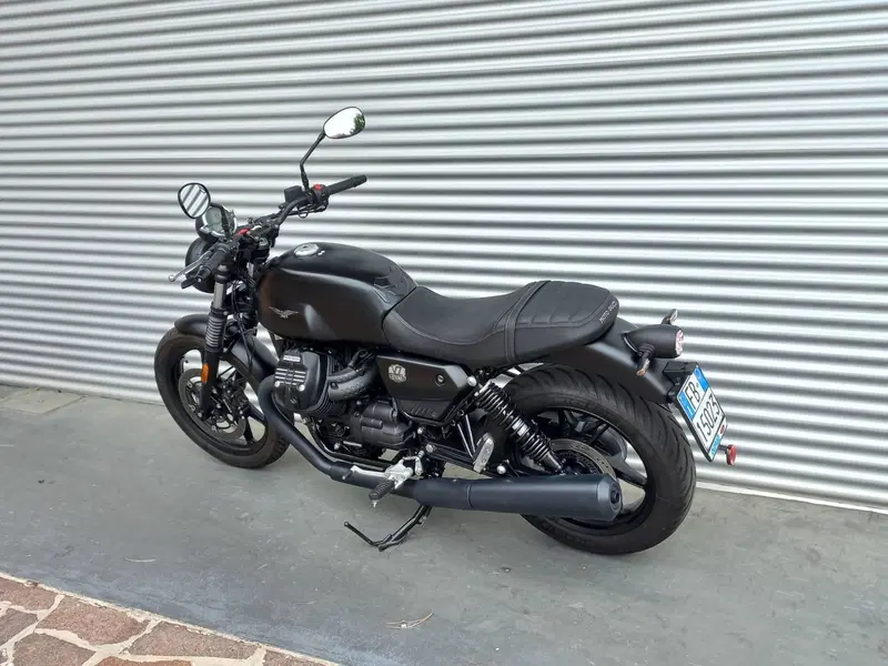 Moto Guzzi V7 Stone (2021 - 24) (7)