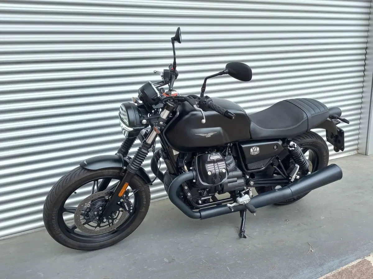 Moto Guzzi V7 Stone (2021 - 24) (5)
