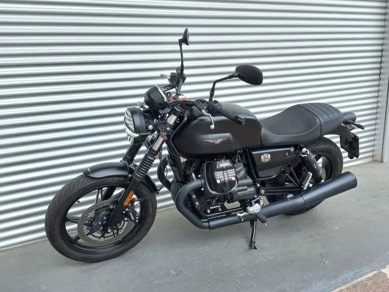 Moto Guzzi V7 Stone (2021 - 24) (5)