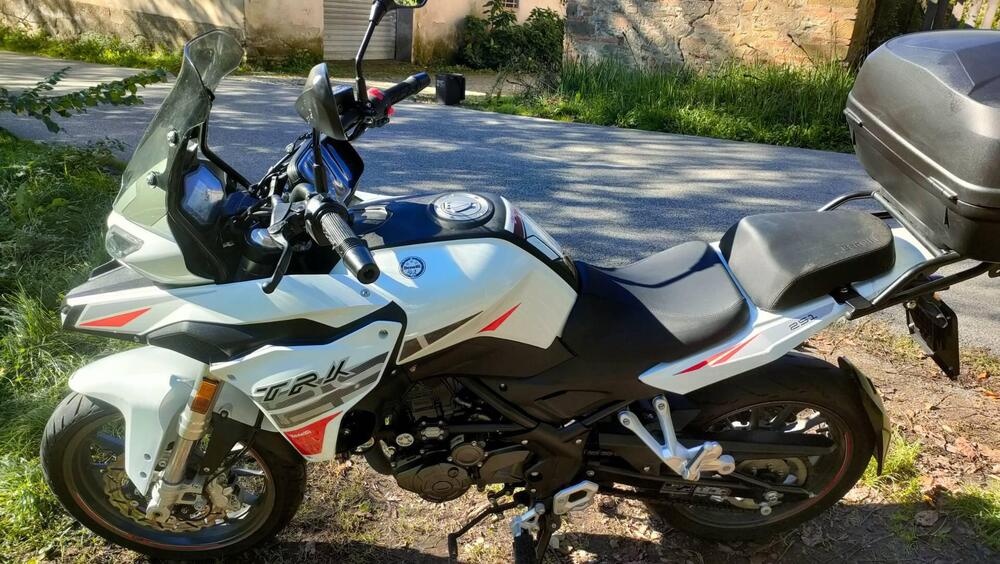 Benelli TRK 251 (2022 - 25) (4)