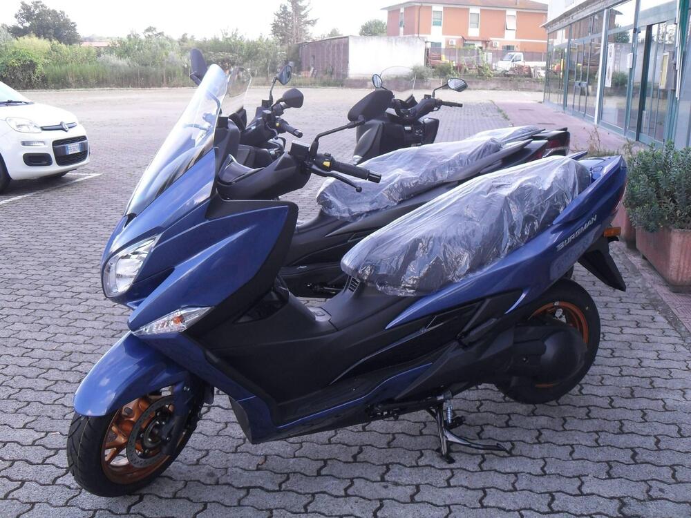 Suzuki Burgman 400 (2025) (2)