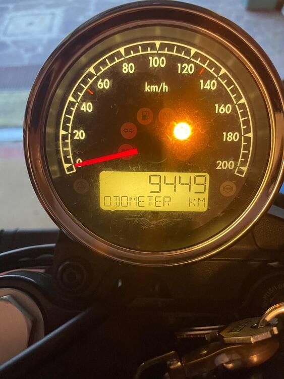 Moto Guzzi V7 III Stone (2017 - 20) (2)