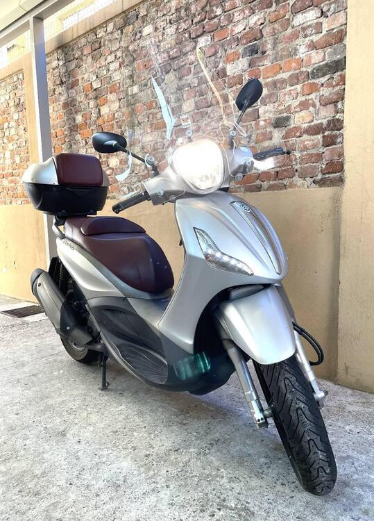 Piaggio Beverly 350 SportTouring ie ABS (2011 - 17) (2)