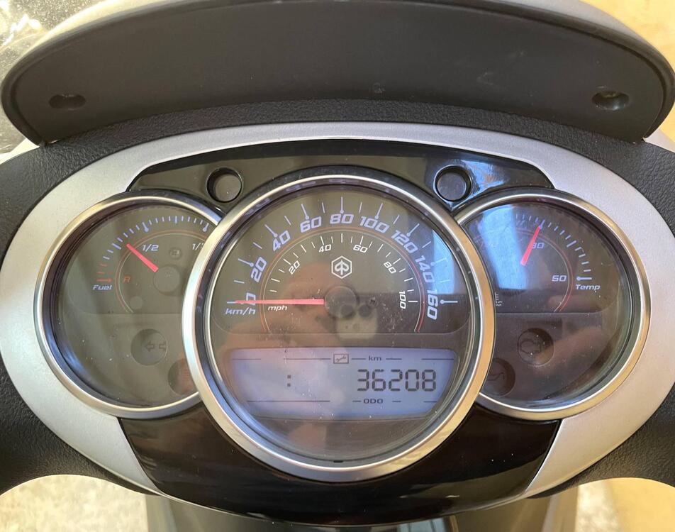 Piaggio Beverly 350 SportTouring ie ABS (2011 - 17) (4)