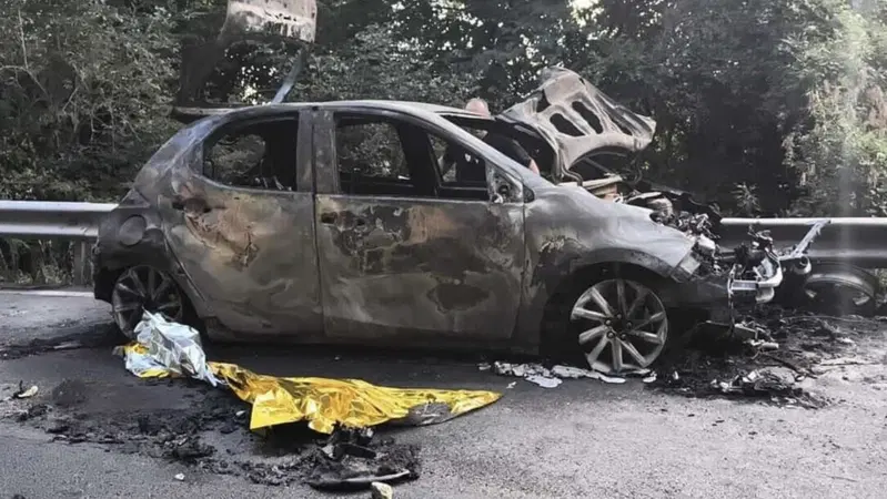 Bollengo, incidente frontale tra moto e auto: motociclista muore avvolto dalle fiamme
