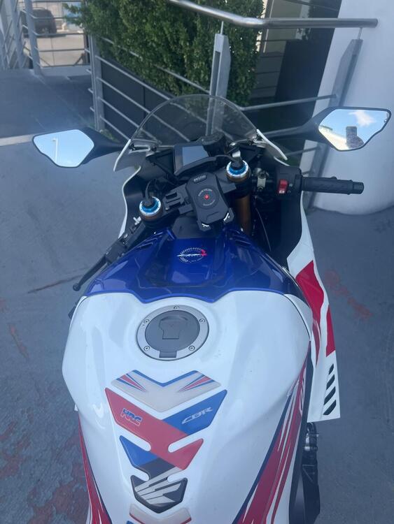 Honda CBR 1000 RR-R Fireblade SP 30th Anniversary (2022 - 23) (4)