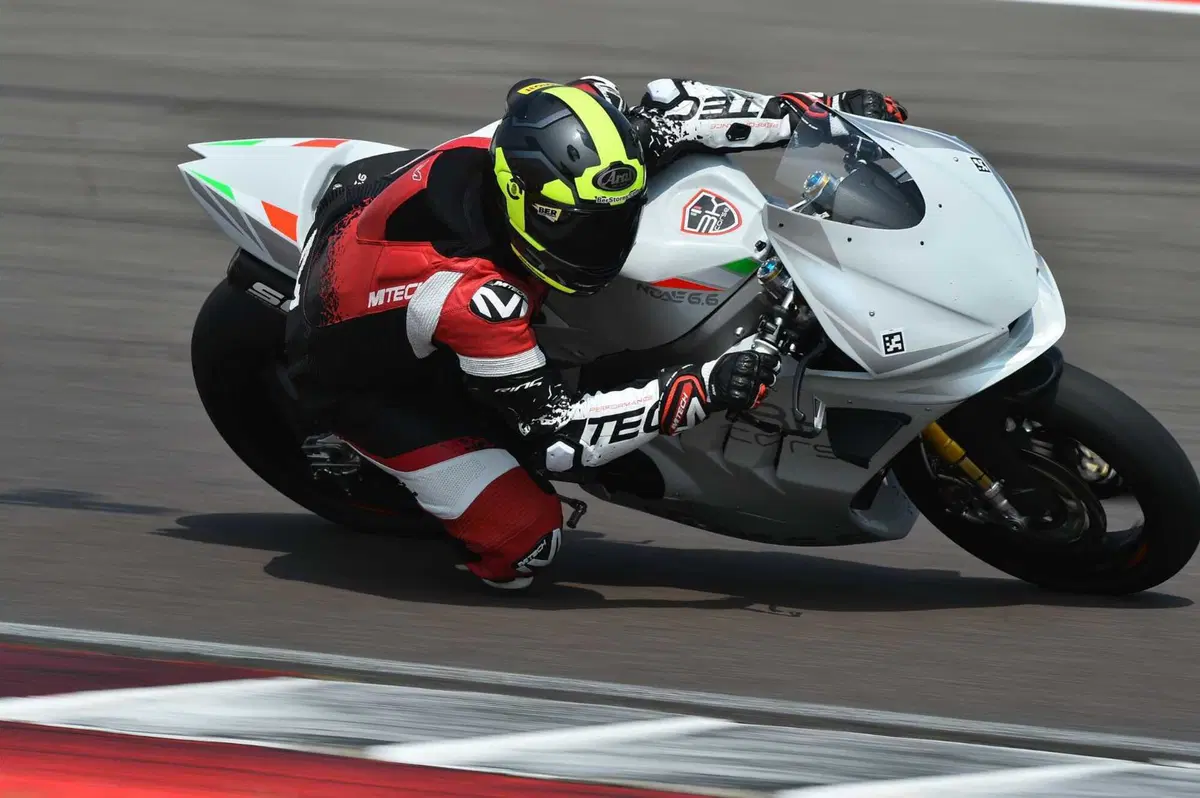 Noale 6.6 TEST: l'Aprilia RS 660 da 128 cv e 146 kg! La prova in pista [VIDEO E GALLERY]