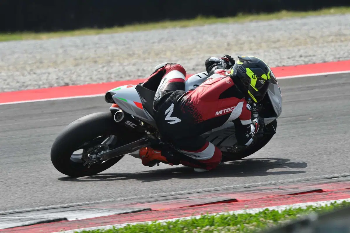 Noale 6.6 TEST: l'Aprilia RS 660 da 128 cv e 146 kg! La prova in pista [VIDEO E GALLERY] (2)