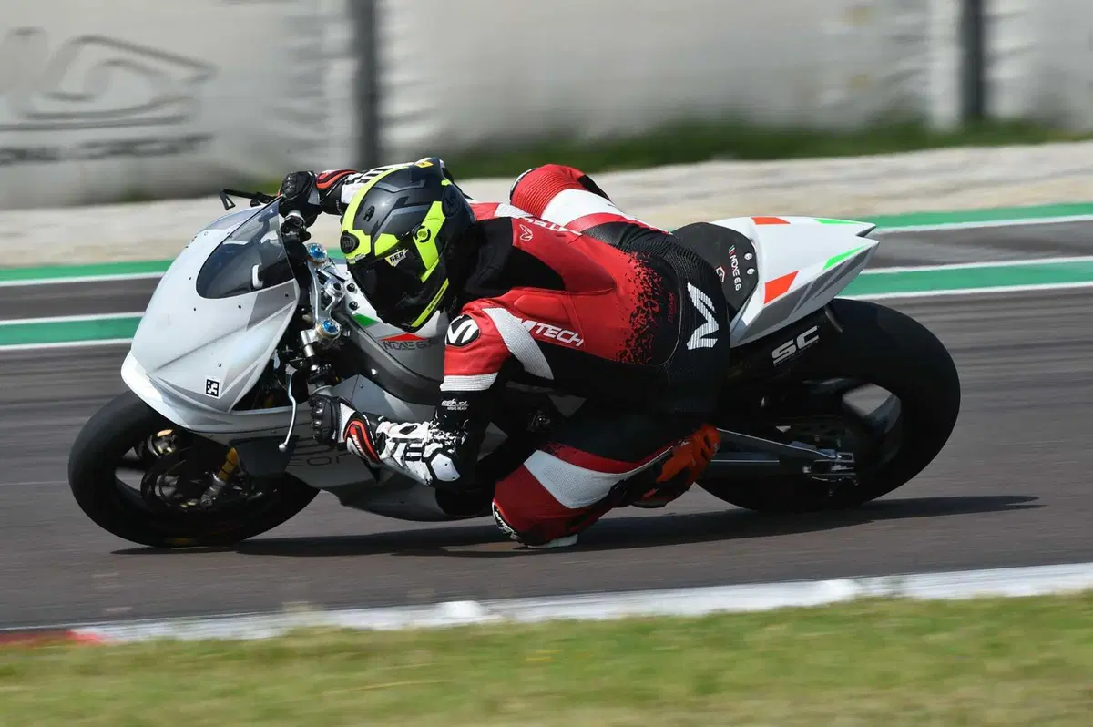 Noale 6.6 TEST: l'Aprilia RS 660 da 128 cv e 146 kg! La prova in pista [VIDEO E GALLERY] (3)