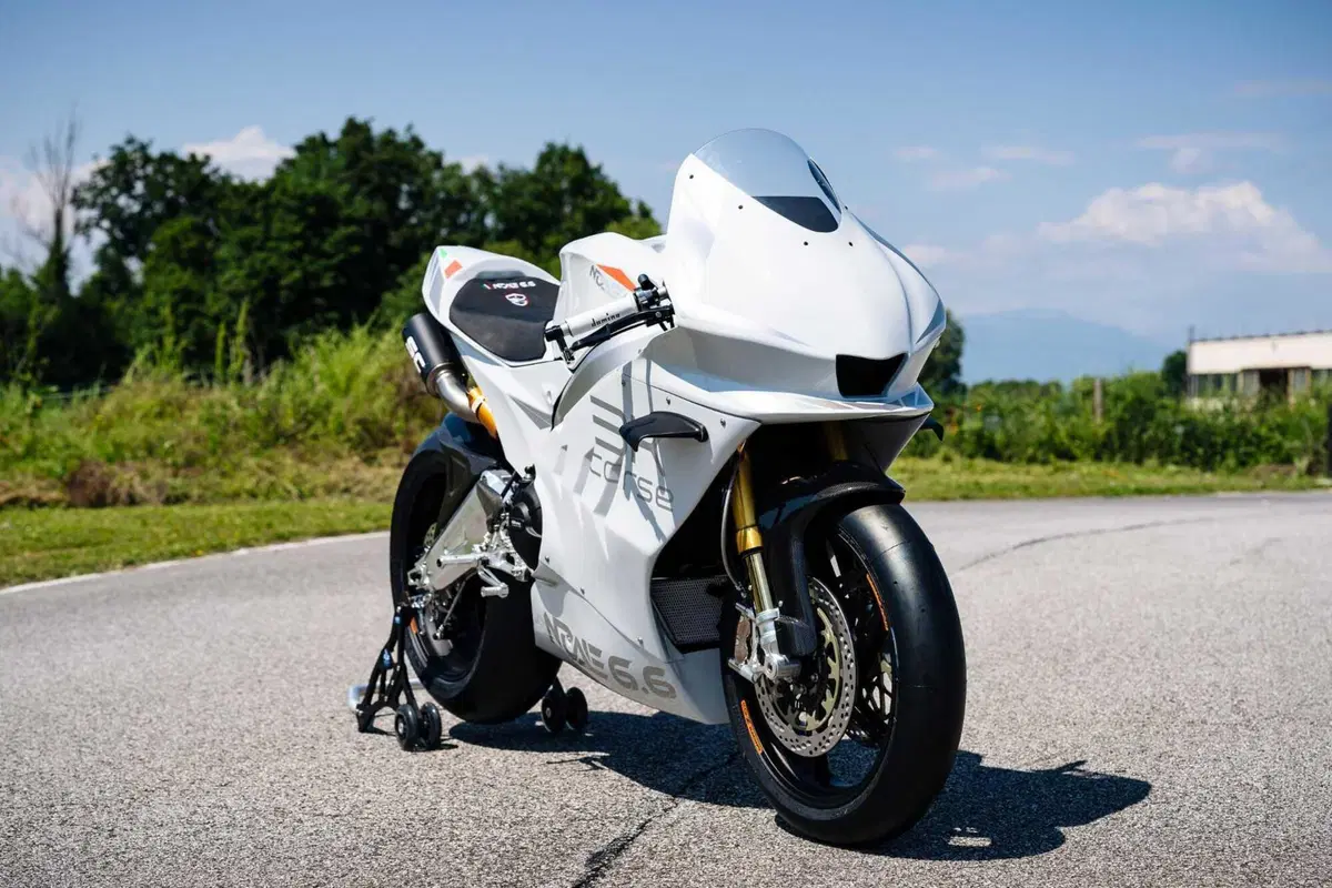 Noale 6.6 TEST: l'Aprilia RS 660 da 128 cv e 146 kg! La prova in pista [VIDEO E GALLERY] (6)