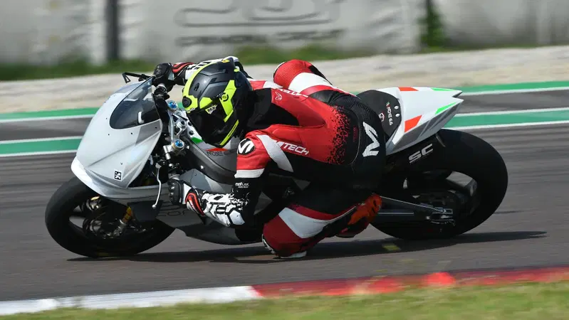 Noale 6.6 TEST: l'Aprilia RS 660 da 128 cv e 146 kg! La prova in pista [VIDEO E GALLERY]