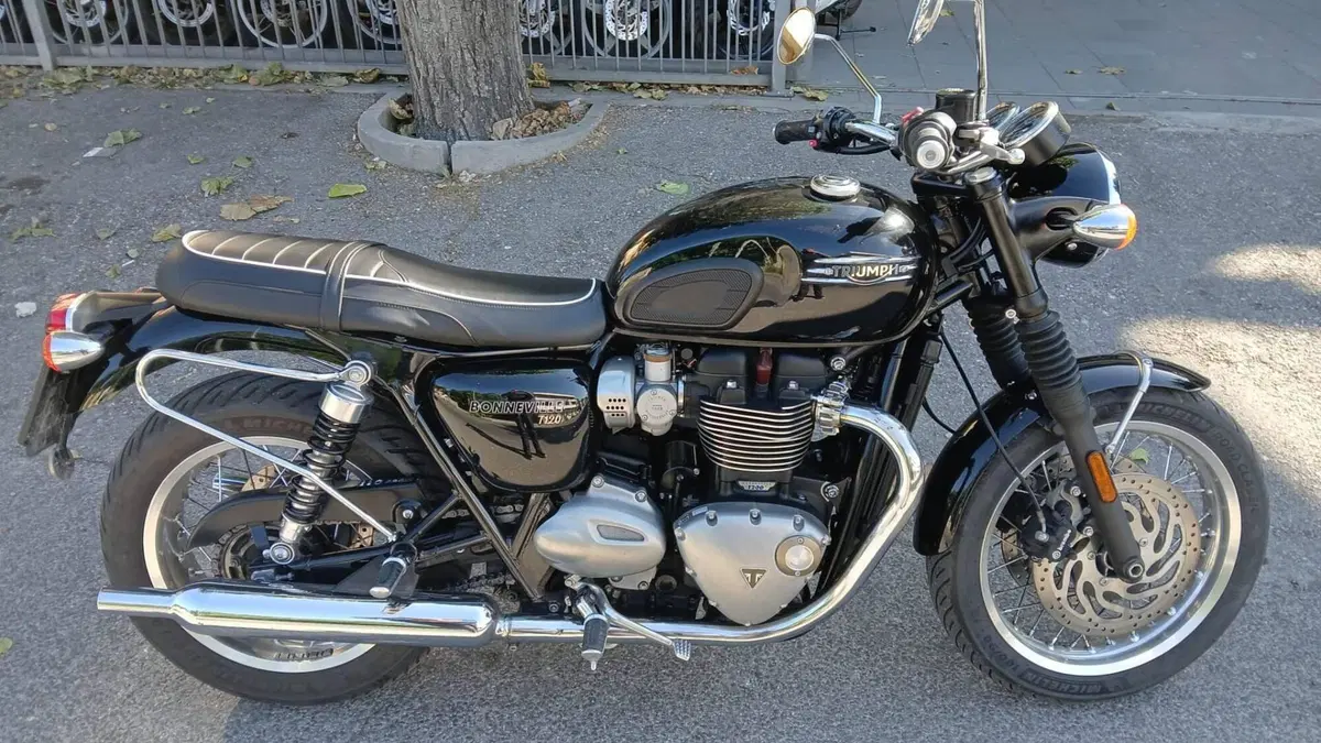 Triumph Bonneville T120 (2021 - 25) (4)